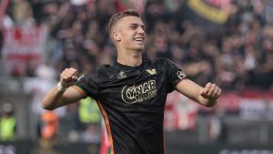 Daniel Fila, attaccante del Venezia, esulta dopo il gol al Monza (Imago)