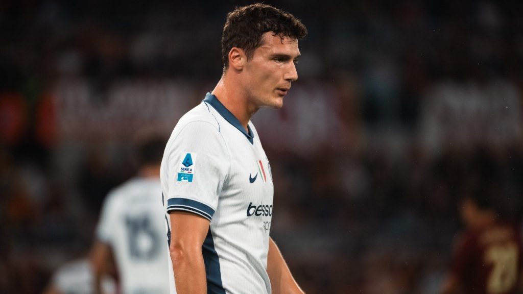 Inter, il Man United si informa per Pavard